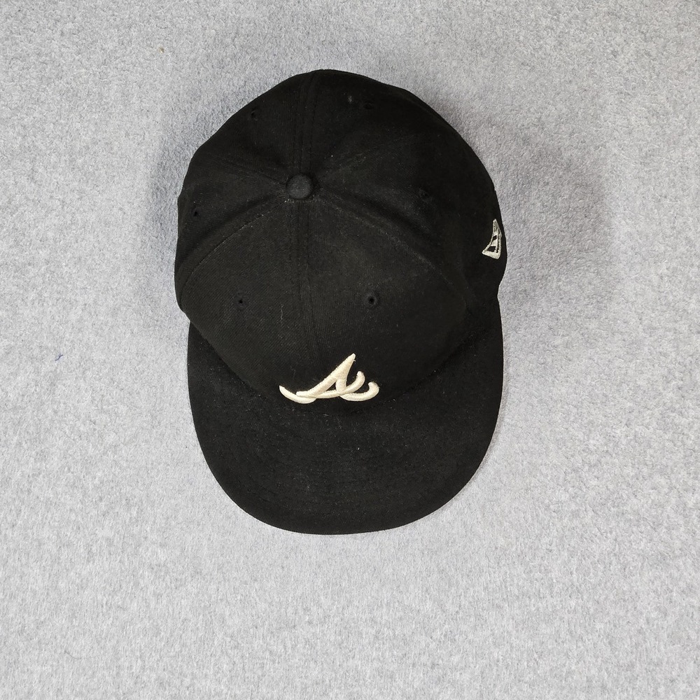 VINTAGE Atlanta Braves Men Baseball Cap 7 1/4 Black Flat Fitted Embroidered READ